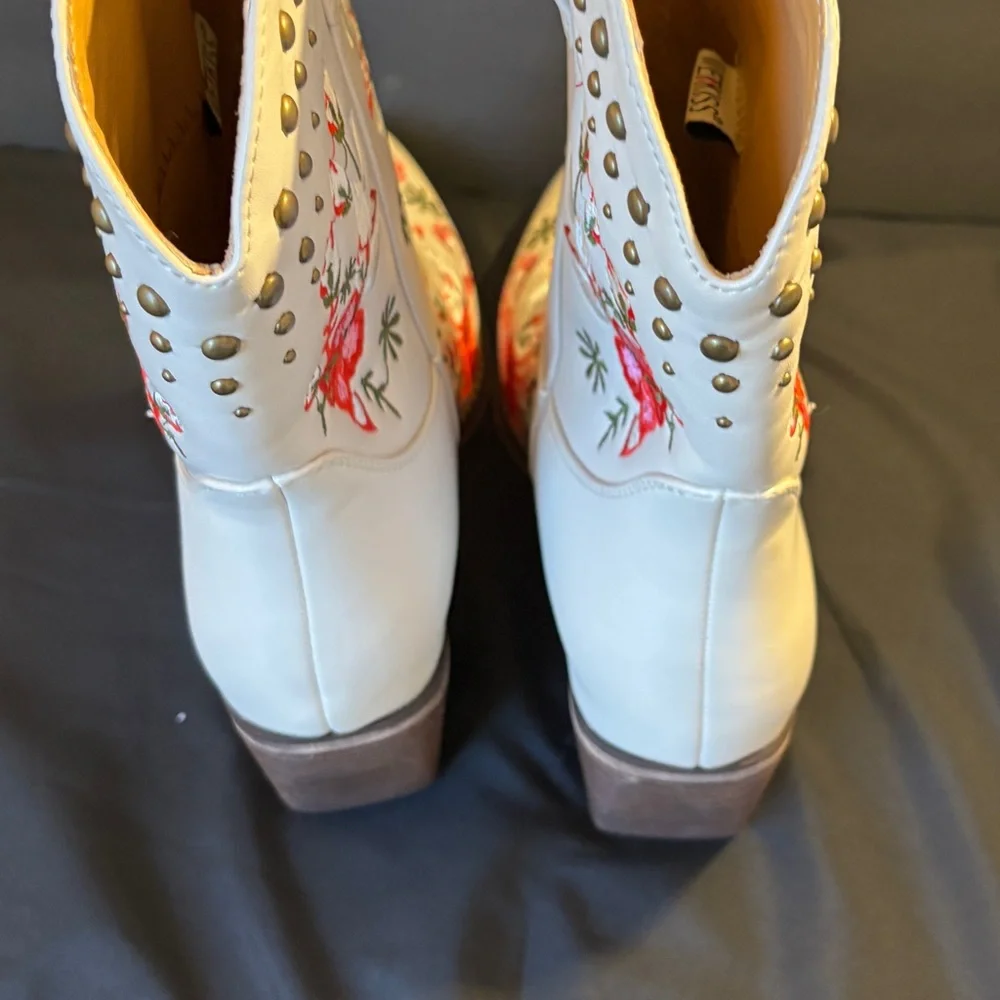 Wet Kiss White Pink Embroidered Cowboy Boots Women’s Size 11 M Floral Cowboy - Picture 8 of 12